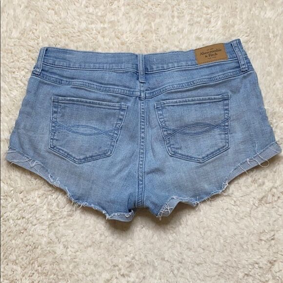 Abercrombie and Fitch light wash short shorts - Picture 4 of 9